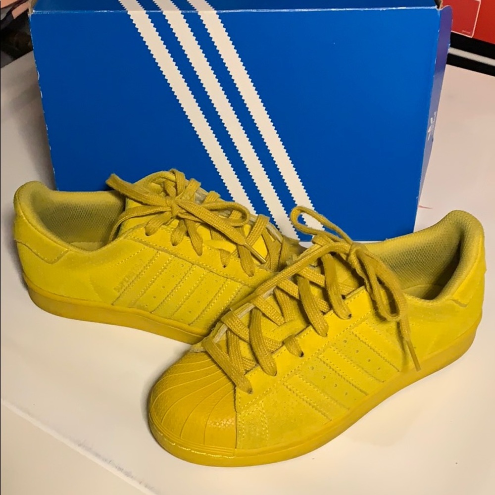 ADIDAS SUPERSTAR SHELLTOE J YELLOW SNEAKERS SIZE 4